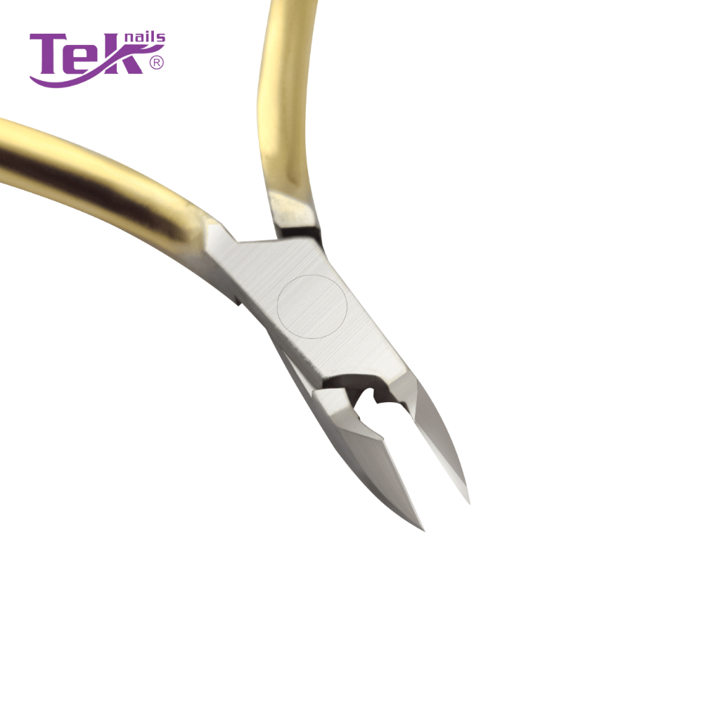 Kềm cắt da đầu vuông mạ vàng D-09V size 16